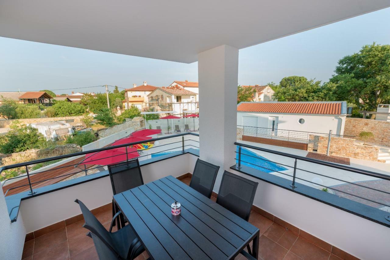 Villa Anja 2Nd Floor Peroj Dış mekan fotoğraf